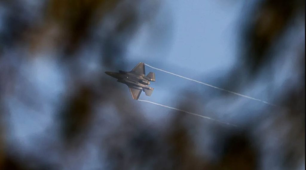 इज़राइल के फाइटर जेट ने घुसकर हिजबुल्ला को ठोका; लेबनान में स्कूल बंद, एयरलाइंस ने रोकीं उड़ानें