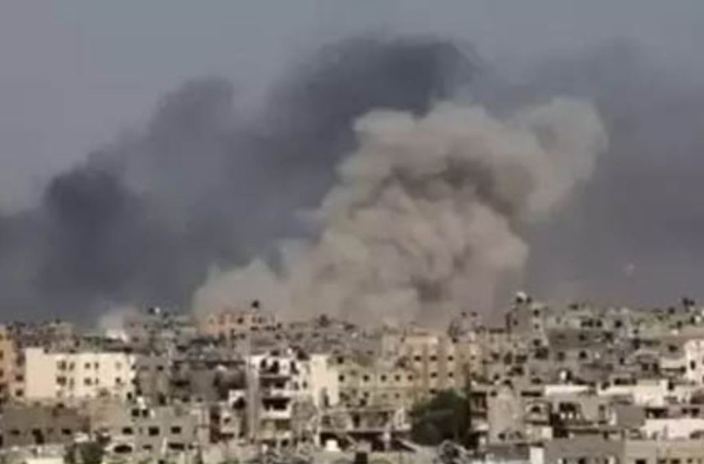 उत्तरी गाज़ा के स्कूल पर इजराइली हवाई हमला: कम से कम 11 लोगों की मौत