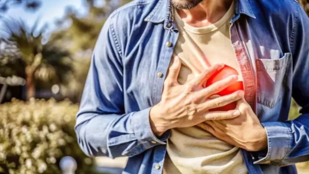 सर्दी और गर्मी दोनों में आता है हार्ट अटैक, ये हेल्थ टिप्स अपनाने से वक्त से पहले बंद नहीं होगा दिल