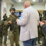 इजराइल ने वेस्ट बैंक में अल जजीरा के कार्यालय पर छापा मारा