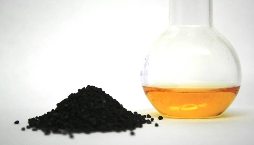 हेयरफॉल को रुकने के लिए ऐसे करें कलौंजी के तेल का इस्तेमाल, कैसे बनाएं तेल