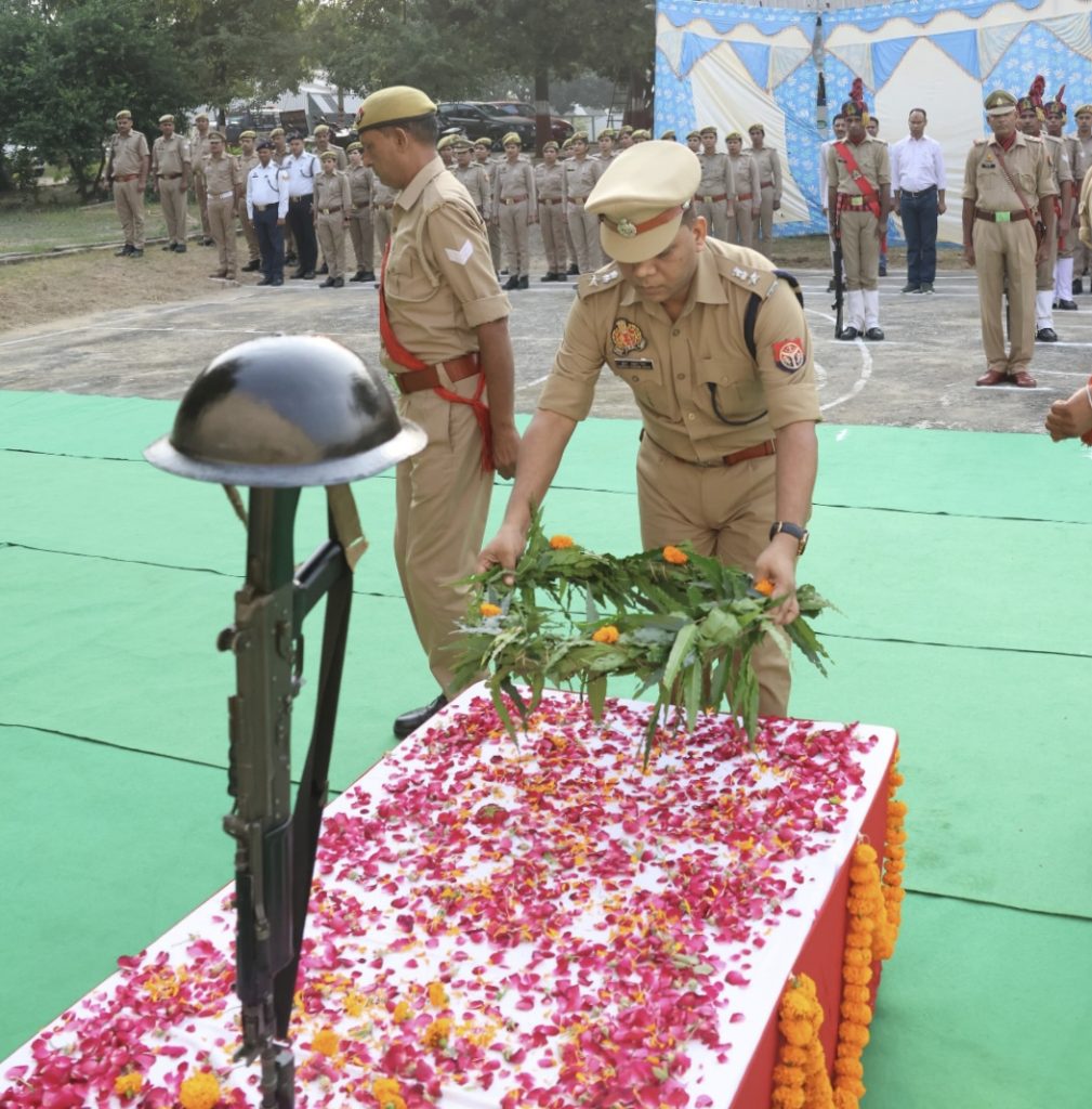 अमरोहा – शहीद पुलिस कर्मियों को भावभीनी श्रद्धांजलि