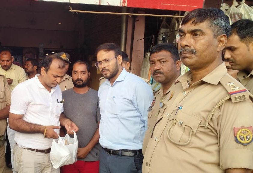 जौनपुर / बक्शा – नौपेड़वा में मिलावटखोरी के खिलाफ फ़ूड विभाग ने भरे सैम्पल 