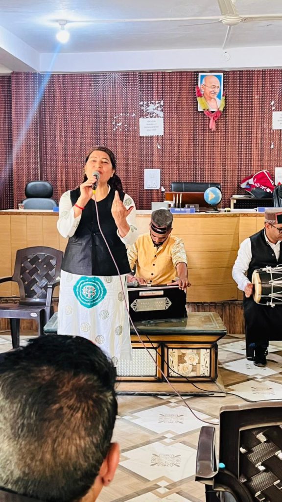 नुक्कड़-नाटक के माध्यम से कलाकारों ने आपदा से बचाव का दिया संदेश