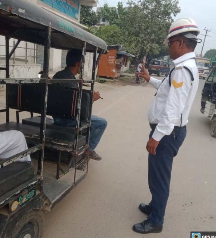 पीलीभीत पुलिस ने  वाहन चेकिंग में 177 वाहनों का चालान करके 2.69 लाख जुर्माना लगाया