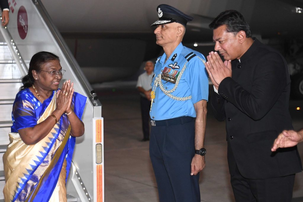 तीन देशों की यात्रा के बाद स्वदेश लौटी राष्ट्रपति मुर्मु