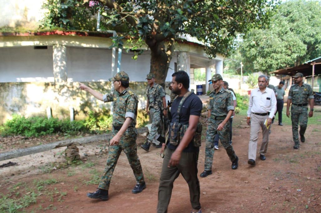 बालाघाट -नक्सलवाद के खात्मे के लिए डी.जी.पी. मध्यप्रदेश का दो दिवसीय बालाघाट दौरा जवानों के साथ गुजारी रात