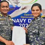 नौसेना के इतिहास में पहली बार: भाई-बहन ने एक ही समय में संभाली युद्धपोतों की कमान