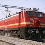 बरेली – ट्रेन पलटाने की साजिश, पायलट ने इमरजेंसी ब्रेक लगाकर रोका