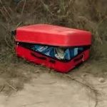 लाल सूटकेस में युवती की लाश