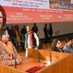 बिहार में ‘रघुपति राघव’ भजन पर विवाद: लोक गायिका को माफी मांगने पर मजबूर किया गया