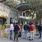 दिल्ली में बम की फर्जी धमकी: 12 वर्षीय छात्र हिरासत में, सुरक्षा पर सवाल