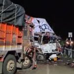 आगरमालवा- दो ट्रकों की आमने सामने जोरदार भिड़ंत में एक ट्रक चालक की मौके पर ही मौत