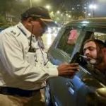 नए साल के जश्न में ट्रैफिक नियमों की अनदेखी: दिल्ली और मुंबई में हजारों चालान, रिकॉर्ड जुर्माना वसूला