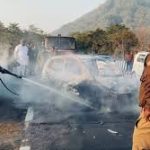 उत्तराखंड: रायपुर क्षेत्र के सोडा सरोली पुल पर दो वाहनों की टक्कर, एक में लगी आग, सभी को सुरक्षित बाहर निकाला गया।