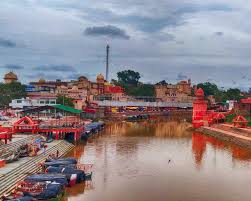 बसंत पंचमी के दिन चित्रकूट में रामघाट में पवित्र मंदाकिनी नदी में लाखो श्रद्धालुओं ने किया स्नान