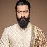 अभिनेता विक्की कौशल पहुंचे महाकुंभ