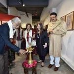 लखनऊ में मुजफ्फर अली ने कोकोरो आर्ट गैलरी का किया उद्घाटन