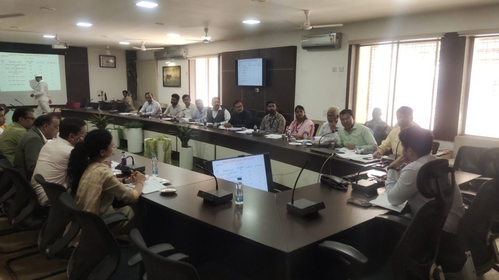 बालाघाट- जनजाति कार्य विभाग जिला स्तरीय समिति की समीक्षा बैठक हुई आयोजित