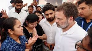 राहुल गांधी का भावुक दौरा: पहलगाम आतंकी हमले में शहीद शुभम द्विवेदी के परिवार से मुलाकात