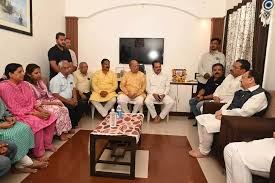 जे.पी. नड्डा की पुणे में संतोष जगदाले के परिवार से मुलाकात — हमला बर्दाश्त नहीं