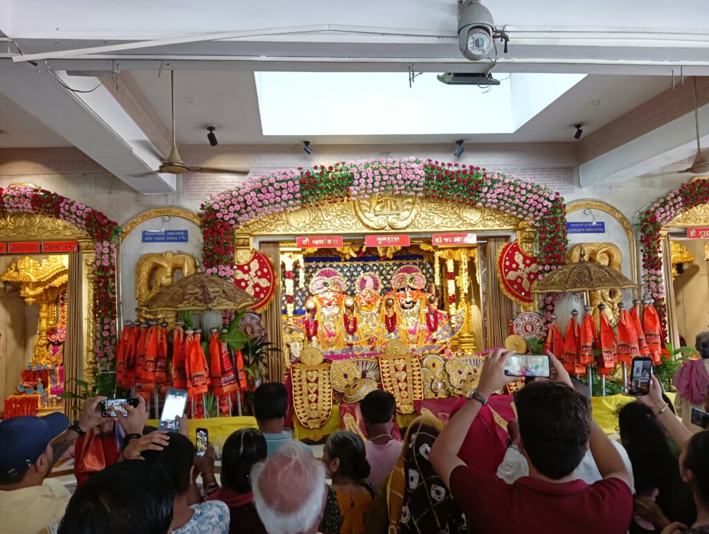 रथ यात्रा से पहले भगवान की स्वर्णिम पोशाक का करें अलौकिक दर्शन