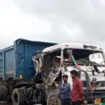 प्रयागराज में तेज रफ्तार बस और ट्रक के बीच जोरदार टक्कर