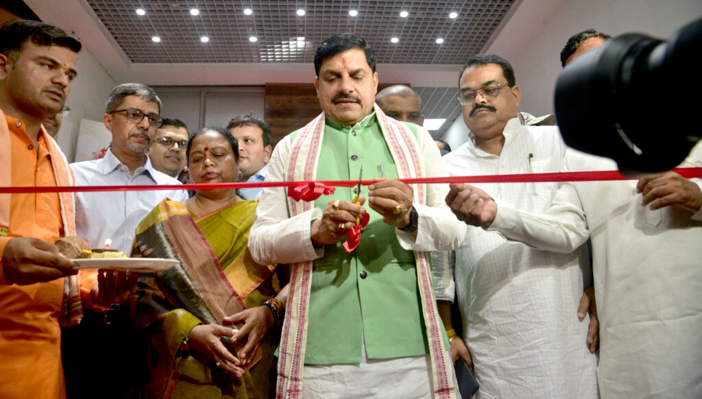 भोपाल – प्रधानमंत्री नरेन्द्र मोदी ने रेल यात्रियों को विश्व स्तरीय सुविधाएं उपलब्ध कराईं : मुख्यमंत्री डॉ. यादव