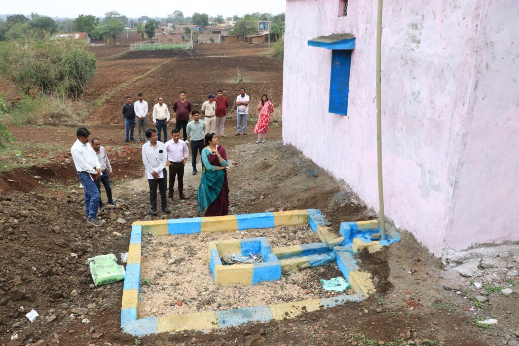 झाबुआ- कलेक्टर ने निम्न गुणवत्ता का निर्माण कार्य होने पर नोटिस दिए जाने के दिए निर्देश