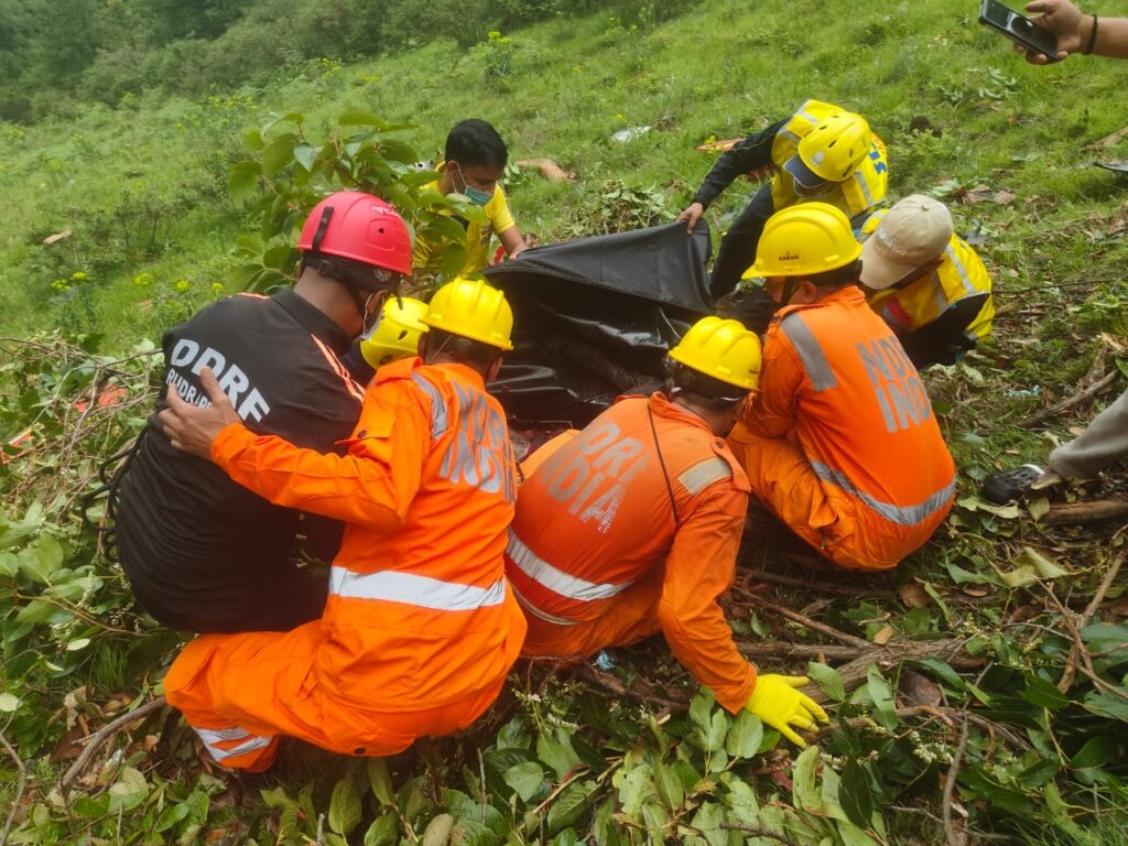 केदारनाथ में हेलिकॉप्टर क्रैश, पायलट समेत 6 लोग थे सवार
