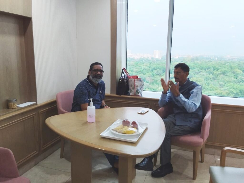 रक्षा राज्यमंत्री संजय सेठ ने जाना गुरुजी शिबू सोरेन का कुशलक्षेम