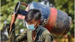 कॉमर्शियल LPG सिलेंडर पर सरकारी समर्थन — ₹24 की कटौती, व्यापारियों को राहत