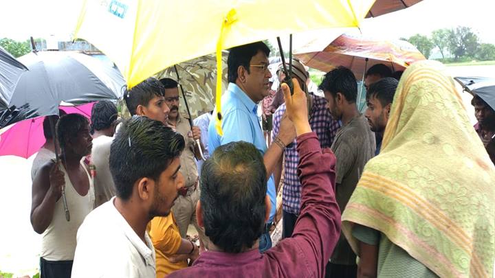 मऊगंज- कलेक्टर मऊगंज ने जल भराव से प्रभावित क्षेत्रों का किया भ्रमण