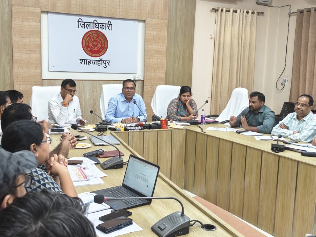 2000 नागरिकों ने डीएम से साझा की बिजली समस्याएं