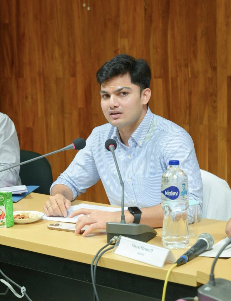 रूद्रप्रयाग जिलाधिकारी ने की बैठक