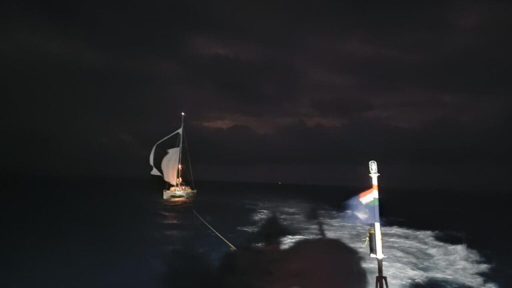 भारतीय तटरक्षक बल ने नौका में फंसे अमेरिकी नागरिकों को बचाया