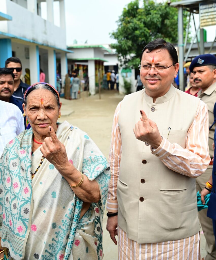 उत्तराखंड: मुख्यमंत्री ने किया मतदान