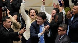 कोलंबिया में राजनीतिक नाटकीयता: कैंपेन रैली में मिगुएल उरीबे तुर्बे पर हमला, हालत नाज़ुक