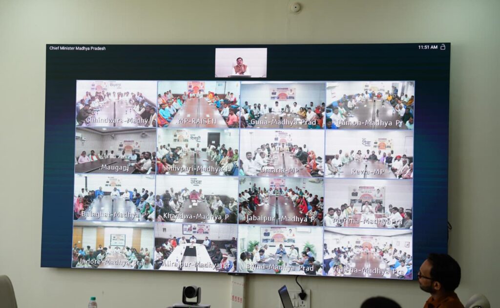 भोपाल- मुख्यमंत्री ने सिंगल क्लिक के माध्यम से की राहत राशि वितरित लोगों से किया वर्चुअल संवाद