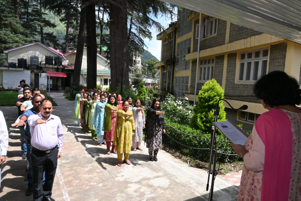 नशे के दुष्प्रभाव और अवैध तस्करी के विरुद्ध उपायुक्त ने दिलाई शपथ