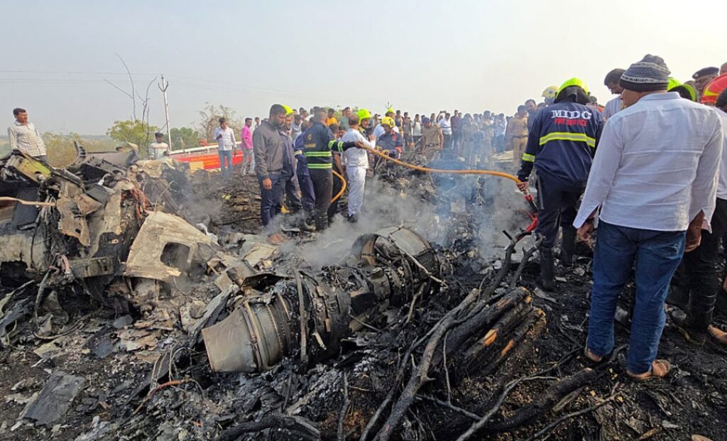 Baramati plane crash: पायलटों का पोस्टमॉर्टम पूरा, परिजन शव लेकर रवाना