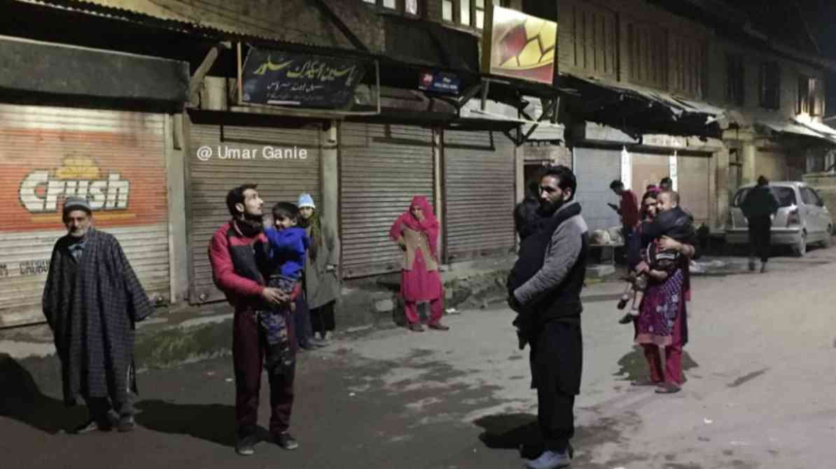 Delhi NCR earthquake tremors people outside buildings