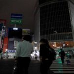 पूर्वोत्तर जापान के तटीय क्षेत्र में भूकंप के बाद समुद्र में उठती लहरों और अलर्ट की स्थिति को दर्शाता दृश्य