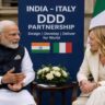 इटली दौरे के दौरान प्रधानमंत्री नरेंद्र मोदी और जॉर्जिया मेलोनी रणनीतिक साझेदारी और DDD डील पर बातचीत करते हुए।