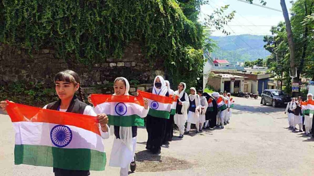 उधमपुर छात्राओं की तिरंगा रैली
